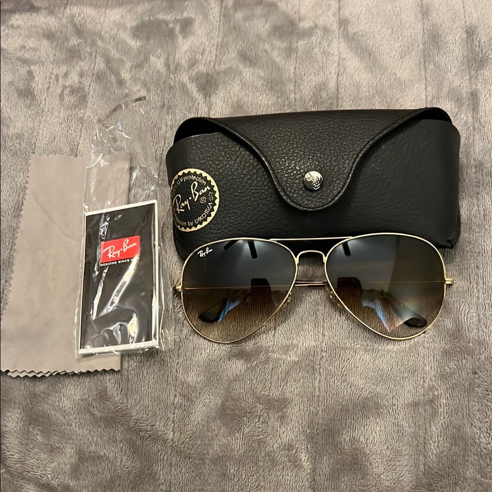 Ray-Ban Aviator Sunglasses with Case